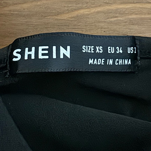 Side Cutout Tank Top - Picture 6 of 6